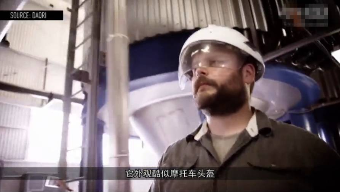 AR增強(qiáng)現(xiàn)實(shí)頭盔的外形似摩托車(chē)頭盔
